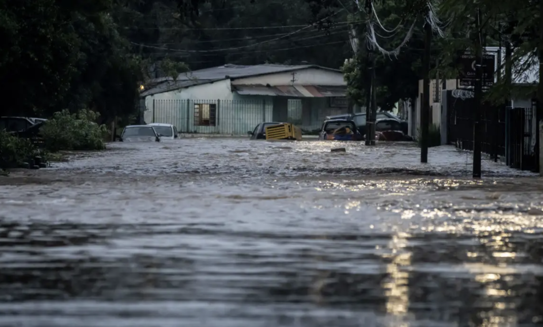 Ruas de Porto Alegre depois da chuva