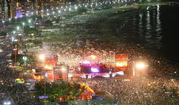 3,5 milhões de pessoas: maior show da história foi de Rod Stewart, em Copacabana, no começo dos anos 90