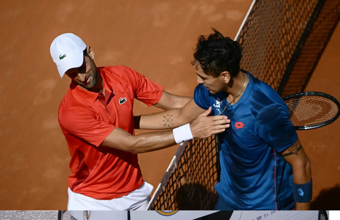 Novak Djokovic parabeniza Alejandro Tabilo após derrota no Open de Roma