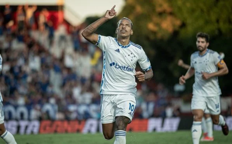 Matheus Pereira marcou o gol da vitória do Cruzeiro 