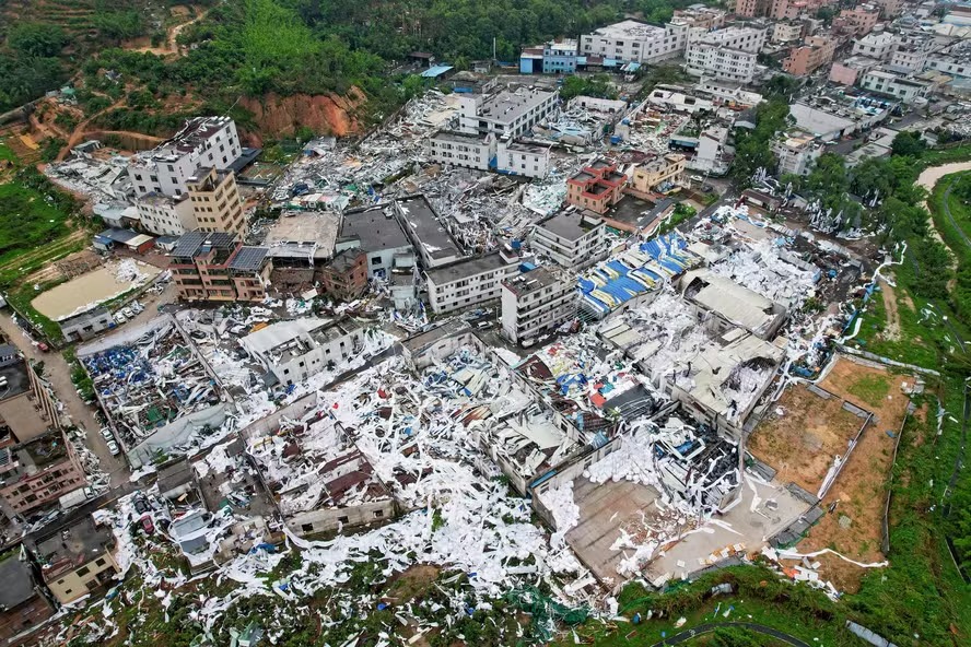 A cidade de Guangzhou foi severamente afetada pela passagem de um tornado, no fim do mês de abril 