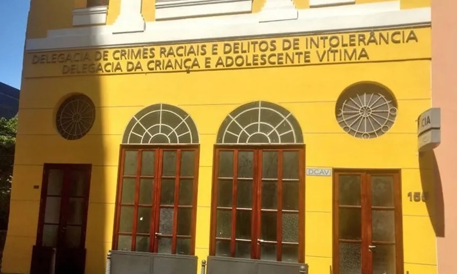 Fachada da Delegacia de Crimes Raciais e Delitos de Intolerância (Decradi) no Centro do Rio 