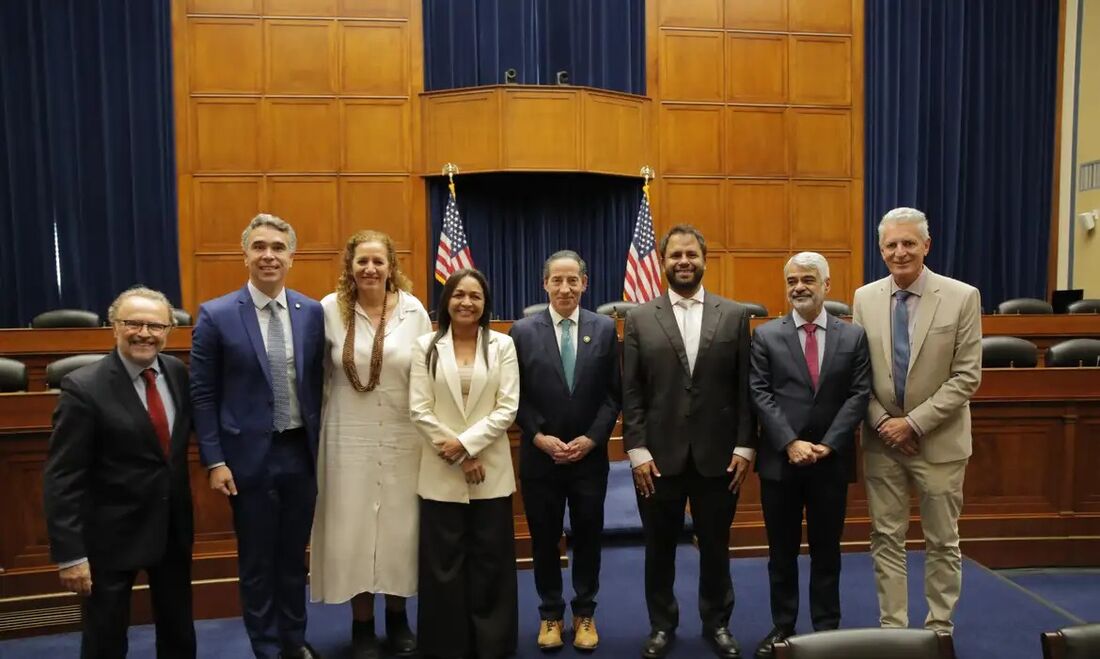 Congressistas dos EUA e Brasil articulam frente contra extrema-direita