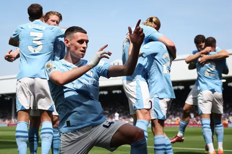 Manchester City pode colocar uma mão na taça da Premier League nesta terça-feira 