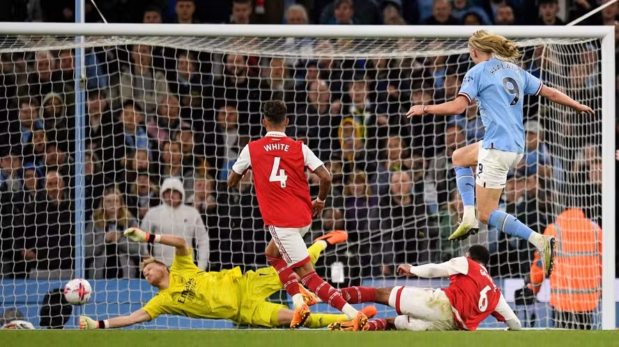 Manchester City e Arsenal são, pela segunda edição consecutiva, as duas equipes na briga do título inglês