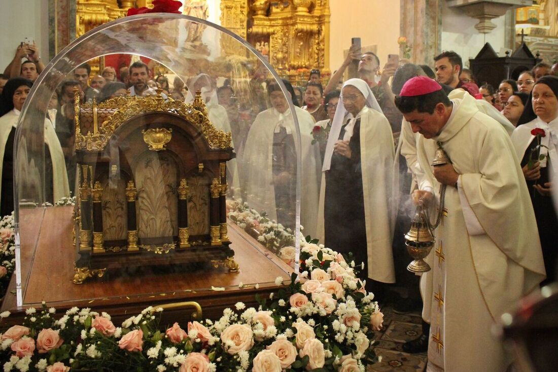 Relíquias de Santa Teresinha estão na Basília do Carmo