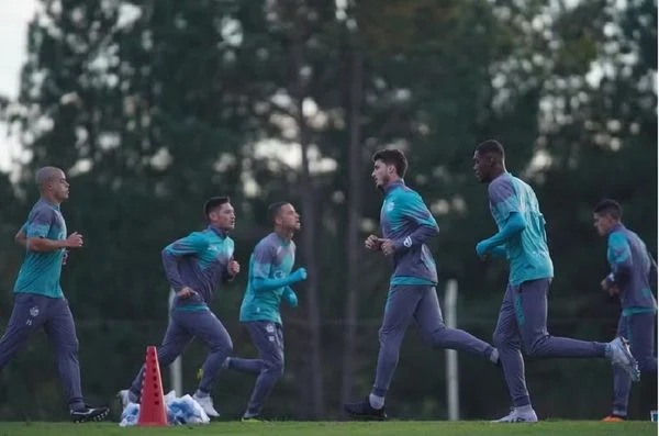 Elenco do Juventude durante treino em Caxias 