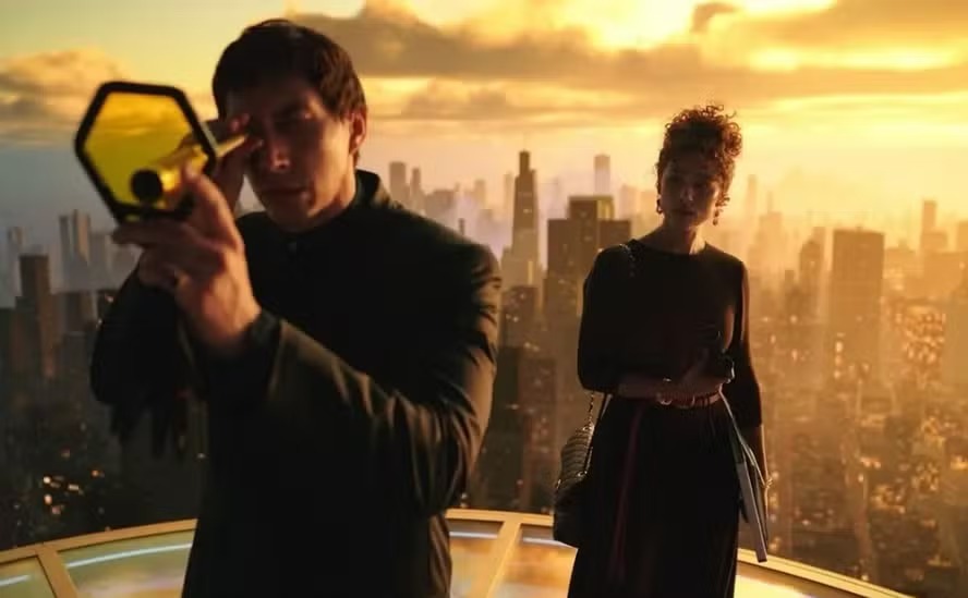 Adam Driver e Nathalie Emmanuel em cena de "Megalopolis"