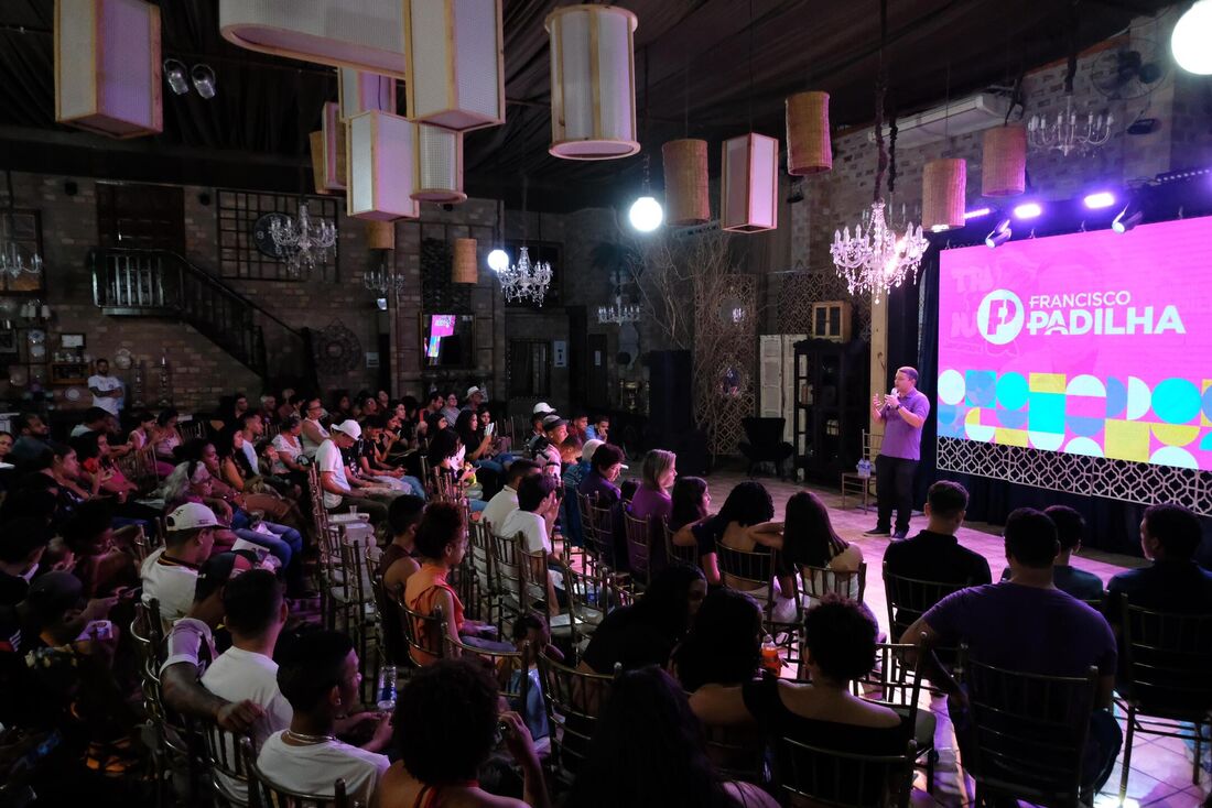 Padilha reúne jovens para debater ações para Paulista