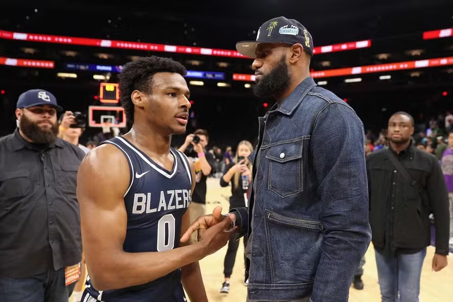 LeBron e o filho mais velho, Bronny 