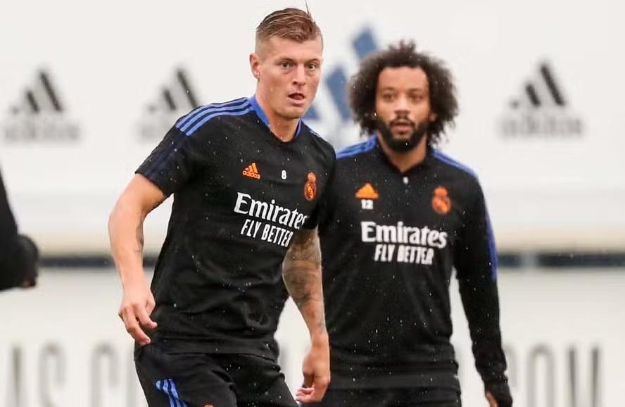 Marcelo e Toni Kroos durante treino do Real Madrid 