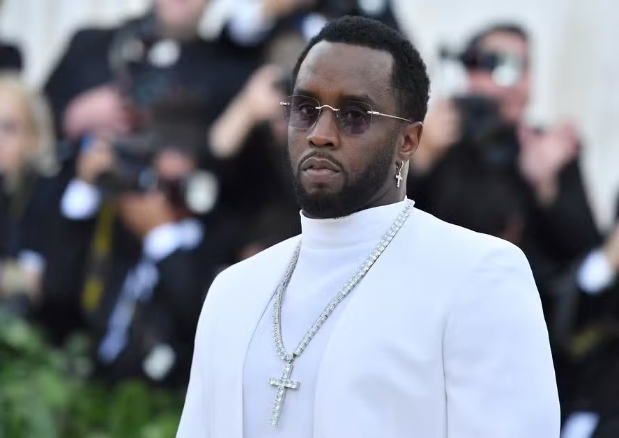 O magnata da música Sean Combs, mais conhecido por Diddy, foi preso sob acusações de tráfico sexual