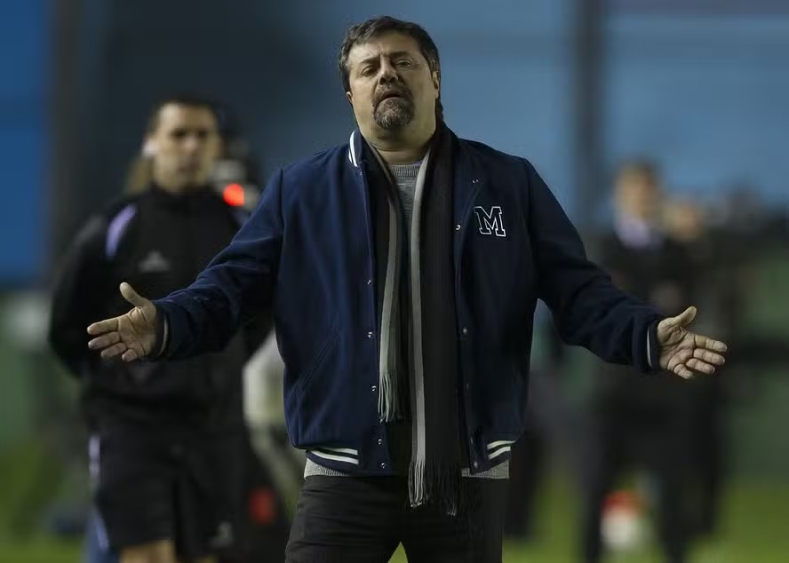 Técnico acusado de racismo contra árbitro no Uruguai, Ricardo Lombardi pede demissão 