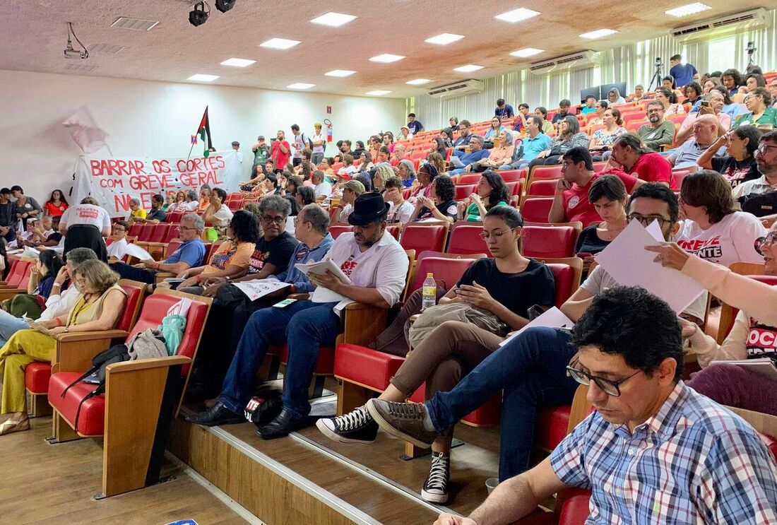 Assembleia para debate da proposta foi realizada na manhã desta sexa-feira (24)