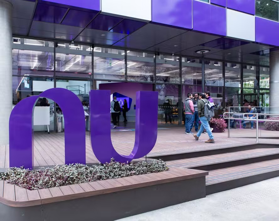 Nubank volta a valor menos que o Itaú