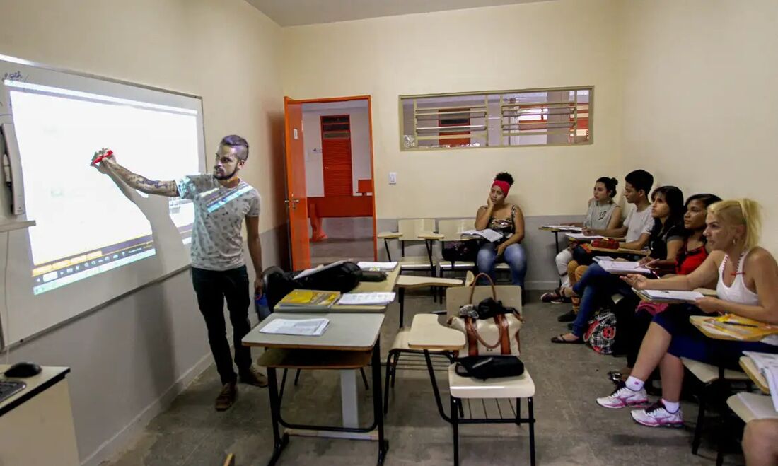 O Ministério da Educação (MEC) destaca que o programa tem o objetivo de promover a permanência e a conclusão escolardepessoasmatriculadas no ensino médio 