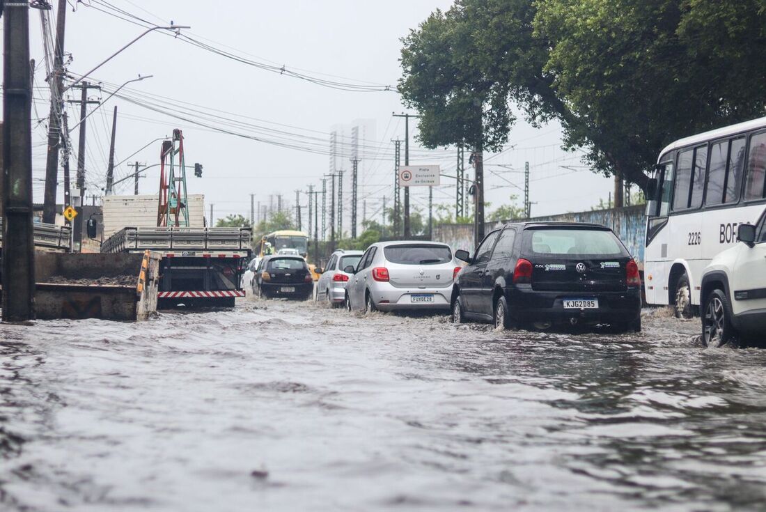 Chuvas no Recife: Avenida Sul, em Afogados