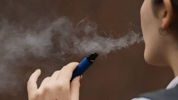 Um total de 80 entidades médicas assinaram uma carta, nesta segunda-feira, reforçando a posição contrária a PL que pretende permitir, com regras, a venda de vapes no Brasil