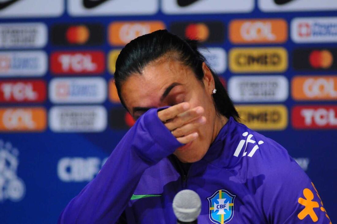 Marta durante coletiva concedida na Arena de Pernambuco