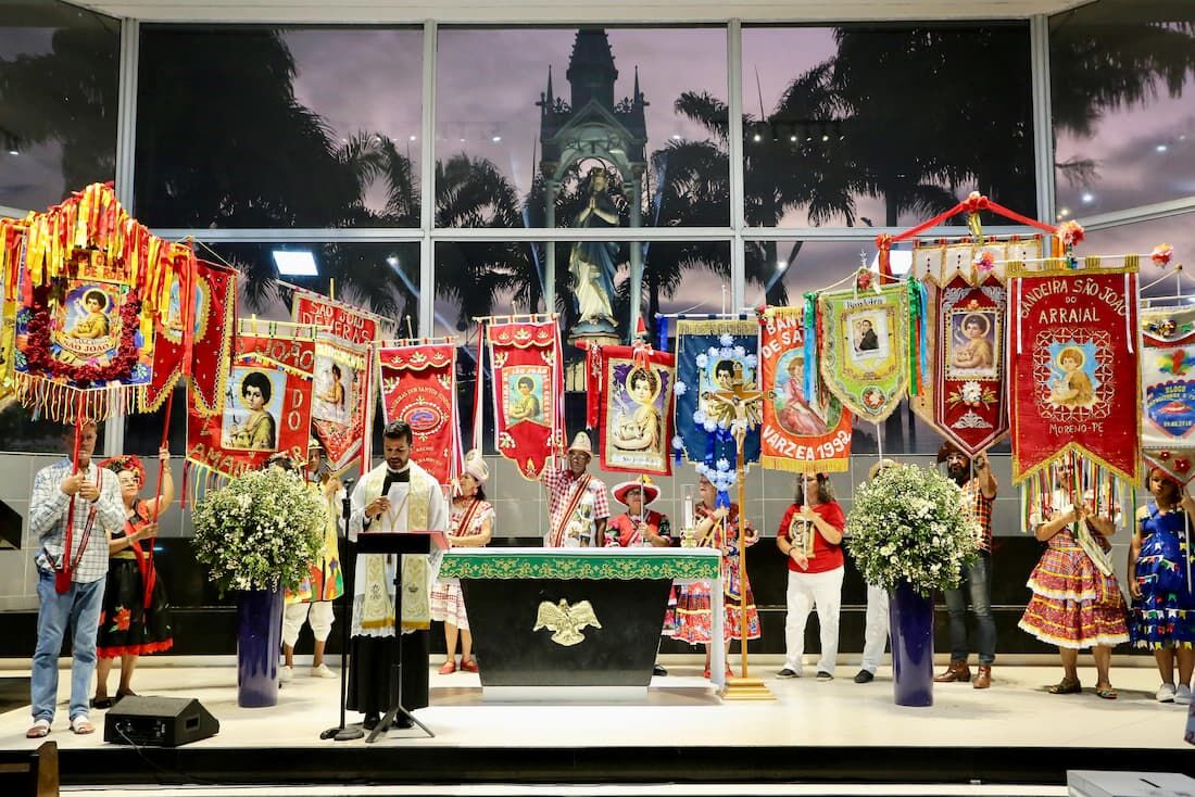 Consagração das bandeiras na Igreja do Morro da Conceição