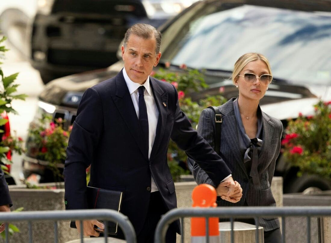 Hunter Biden, filho do presidente dos EUA Joe Biden, acompanhado por sua esposa Melissa Cohen Biden