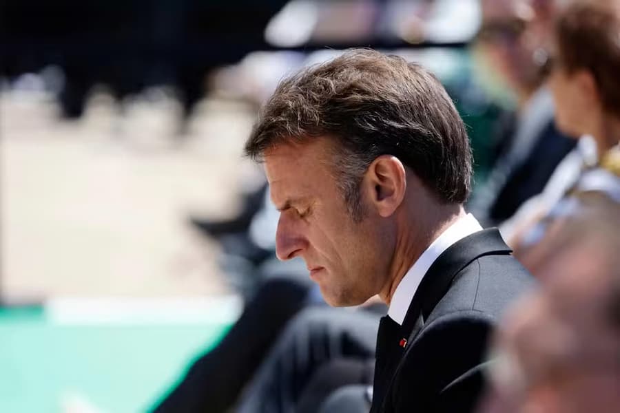 Macron participa de cerimônia memorial pelo massacre de 643 pessoas pelas forças nazistas alemãs, em Oradour-sur-Glane, na Segunda Guerra Mundial.