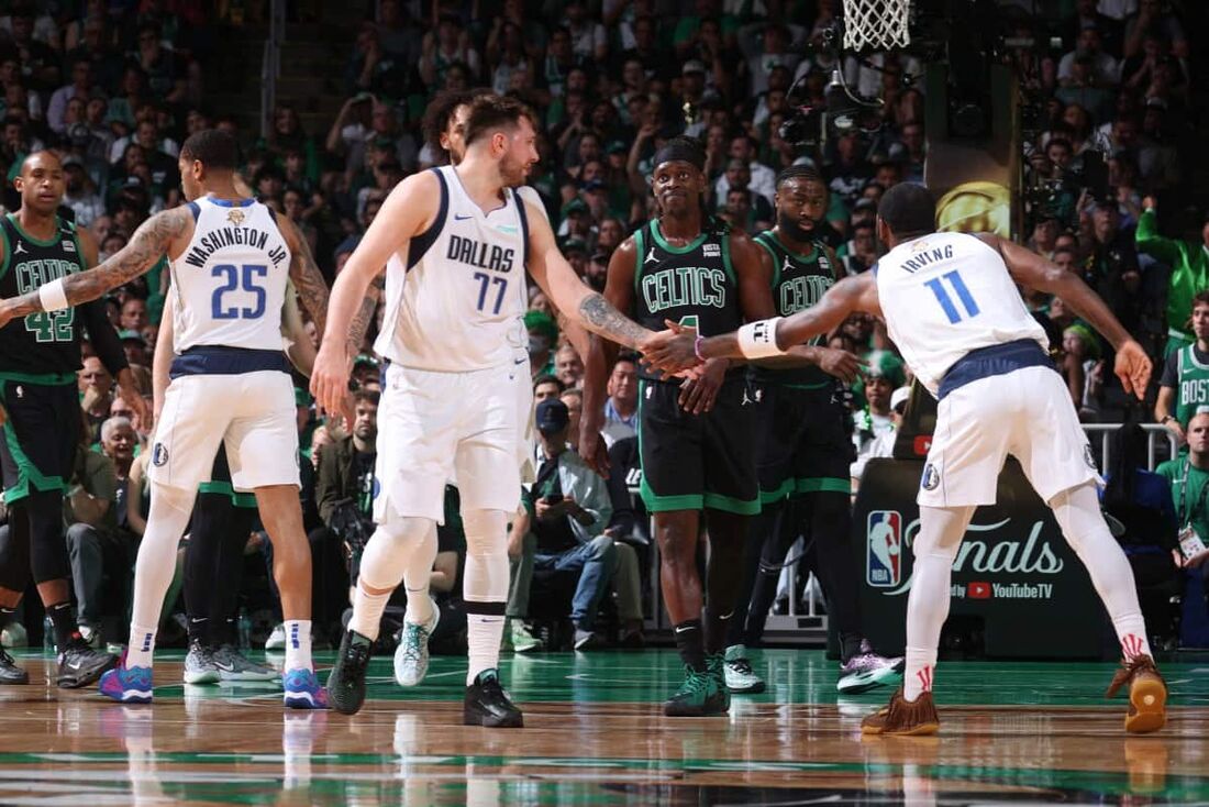 Mavericks precisa de uma maior sintonia entre Luka Doncic e Kyrie Irving 