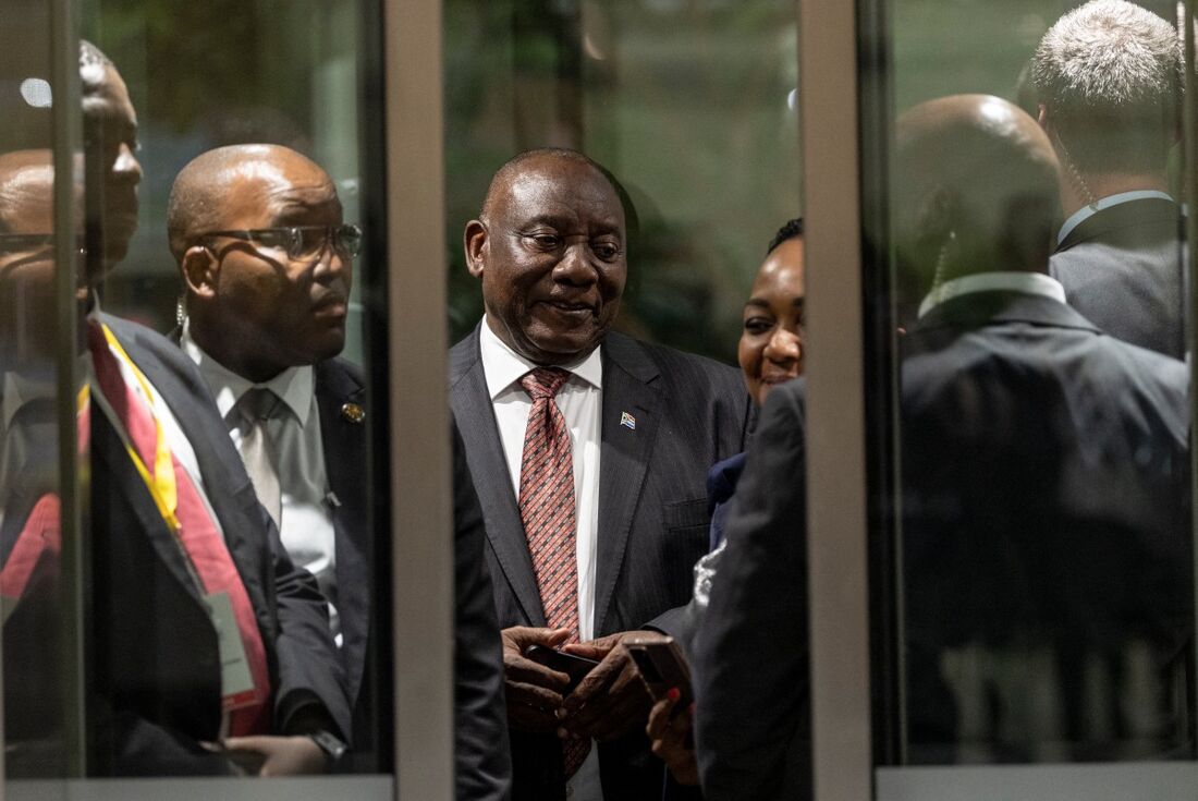 O presidente da África do Sul, Cyril Ramaphosa, foi reeleito nesta sexta-feira (14)