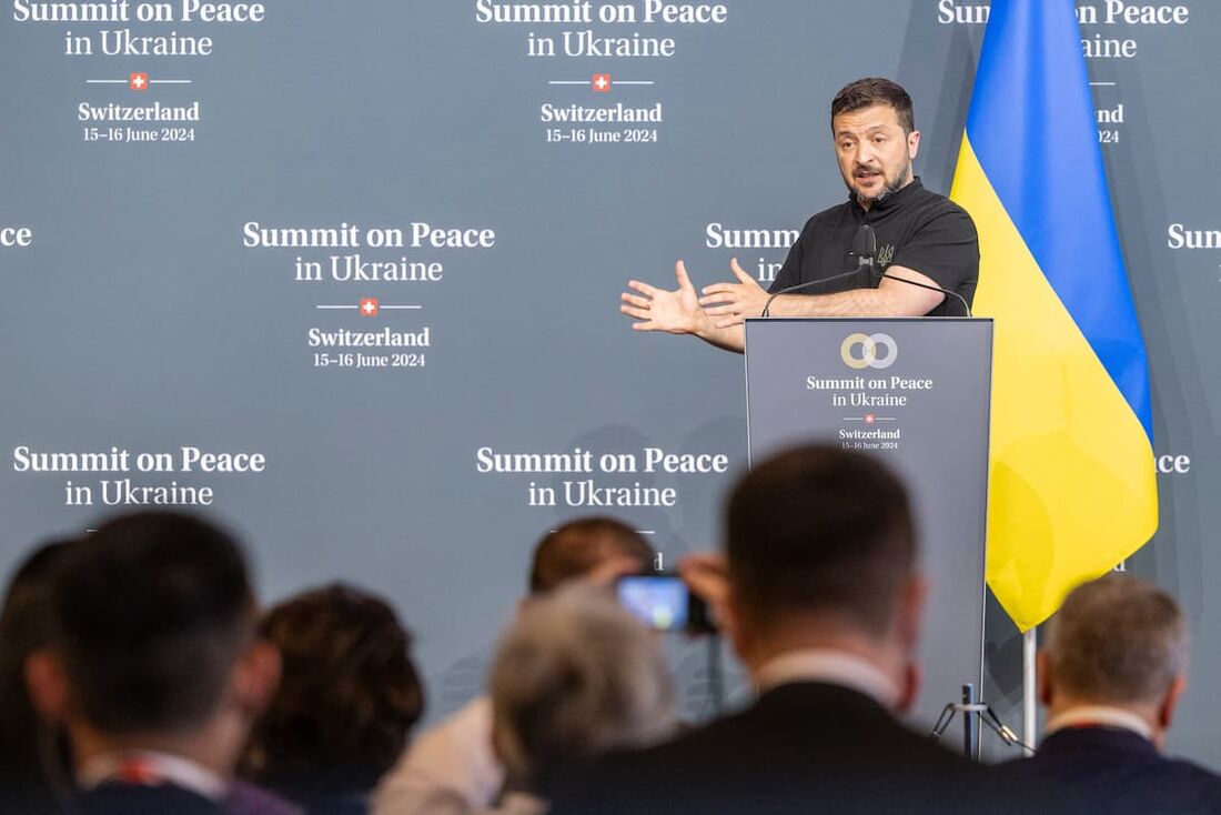 Volodimir Zelensky em fala na Suíça com líderes mundiais 