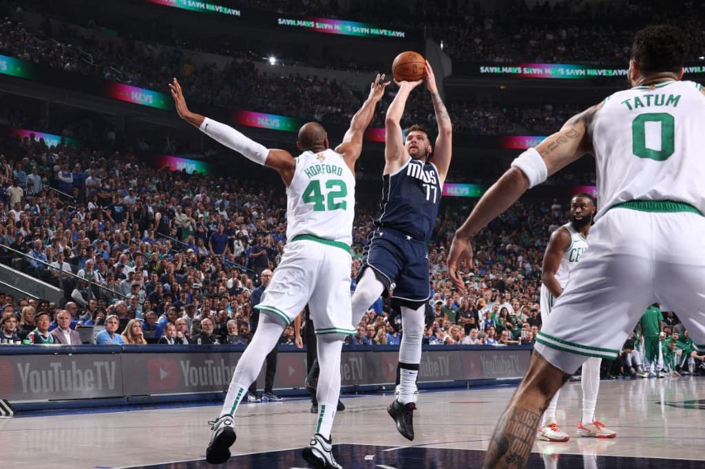 Celtics x Mavericks jogam a partida de número 5 nesta segunda-feira (17)