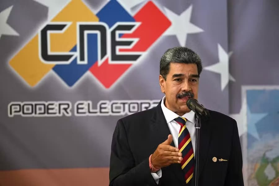 Presidente venezuelano, Nicolás Maduro, em discurso após a assinatura de acordo de respeito às eleições na sede do CNE  Foto: Federico PARRA / AFP