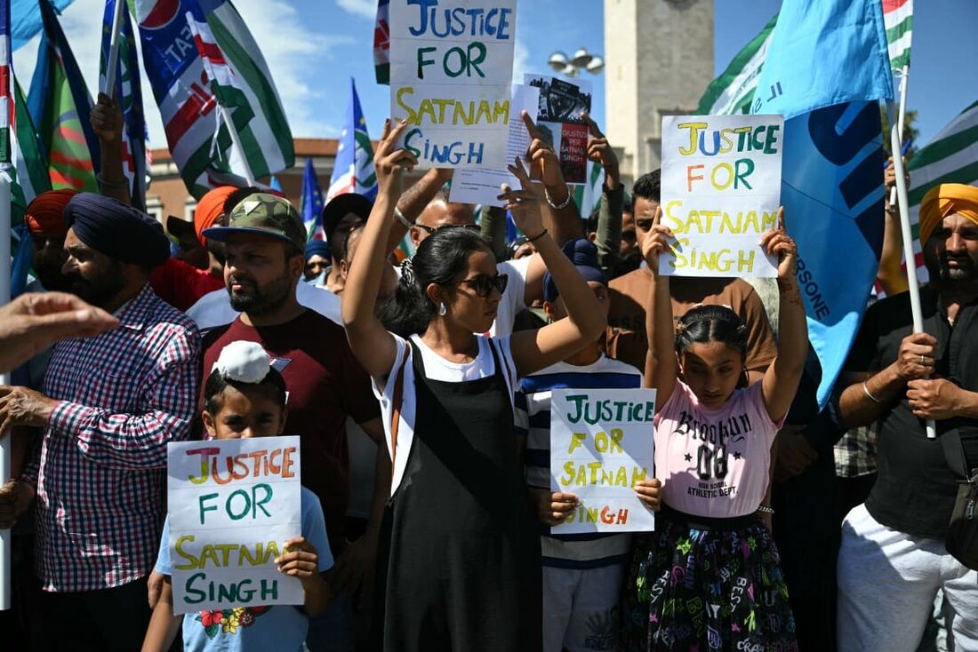 Membros da comunidade indiana protestam junto com sindicatos de trabalhadores agrícolas 