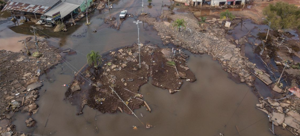 Após 40 dias desde o início da catástrofe climática, o Rio Grande do Sul ainda tem 478 municípios afetados e mais de 423,4 mil pessoas desalojadas de suas casas