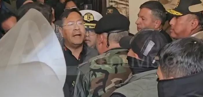 O presidente Arce se encontra com o militar golpista Zuniga nesta quarta (26)