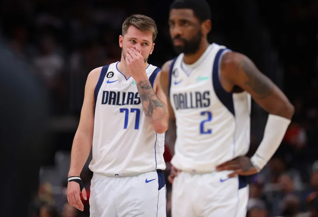 Astro dos Mavericks, Luka Doncic (à esquerda) tem três lesões detectadas e vira dúvida para jogo deste domingo 