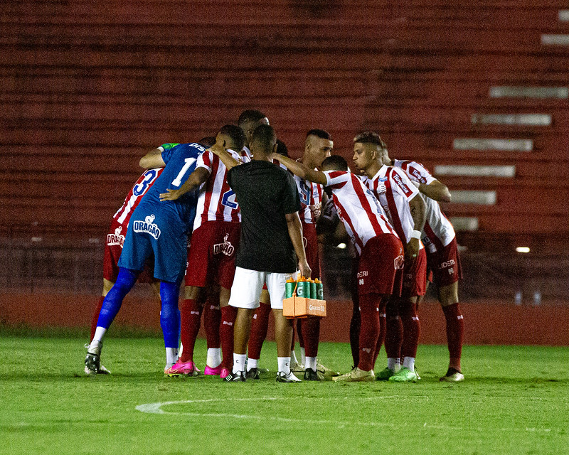 Náutico precisa vencer para se afastar do perigo do Z4