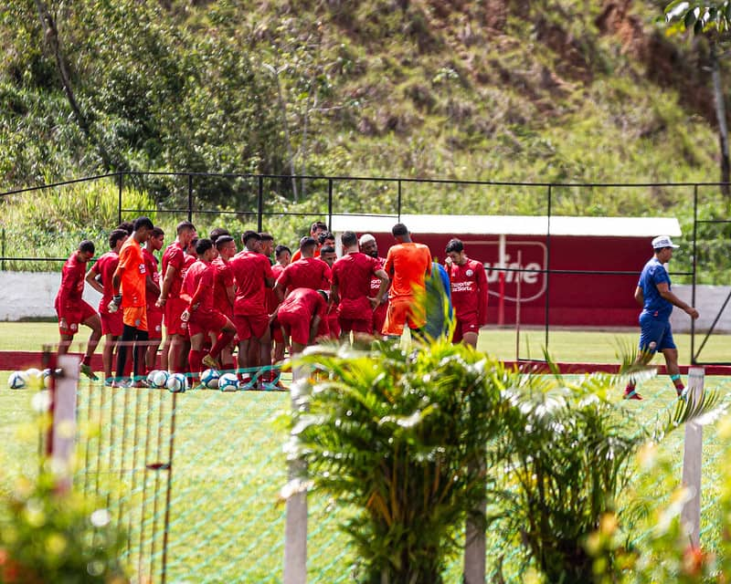 Elenco do Náutico reunido durante treino no CT do clube