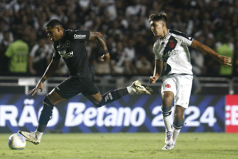 Vasco arranca empate no final e impede o Botafogo de assumir a liderança