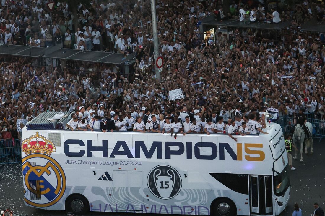 O Real Madrid celebrou o título da Champions League neste domingo (2)