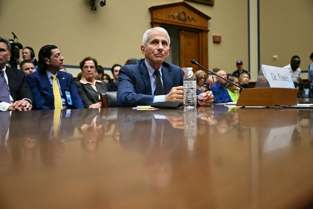 Anthony Fauci, ex-diretor do Instituto Nacional de Alergia e Doenças Infecciosas, testemunha durante uma audiência do Subcomitê Selecionado da Câmara sobre a Pandemia do Coronavírus no Capitólio, em Washington, DC