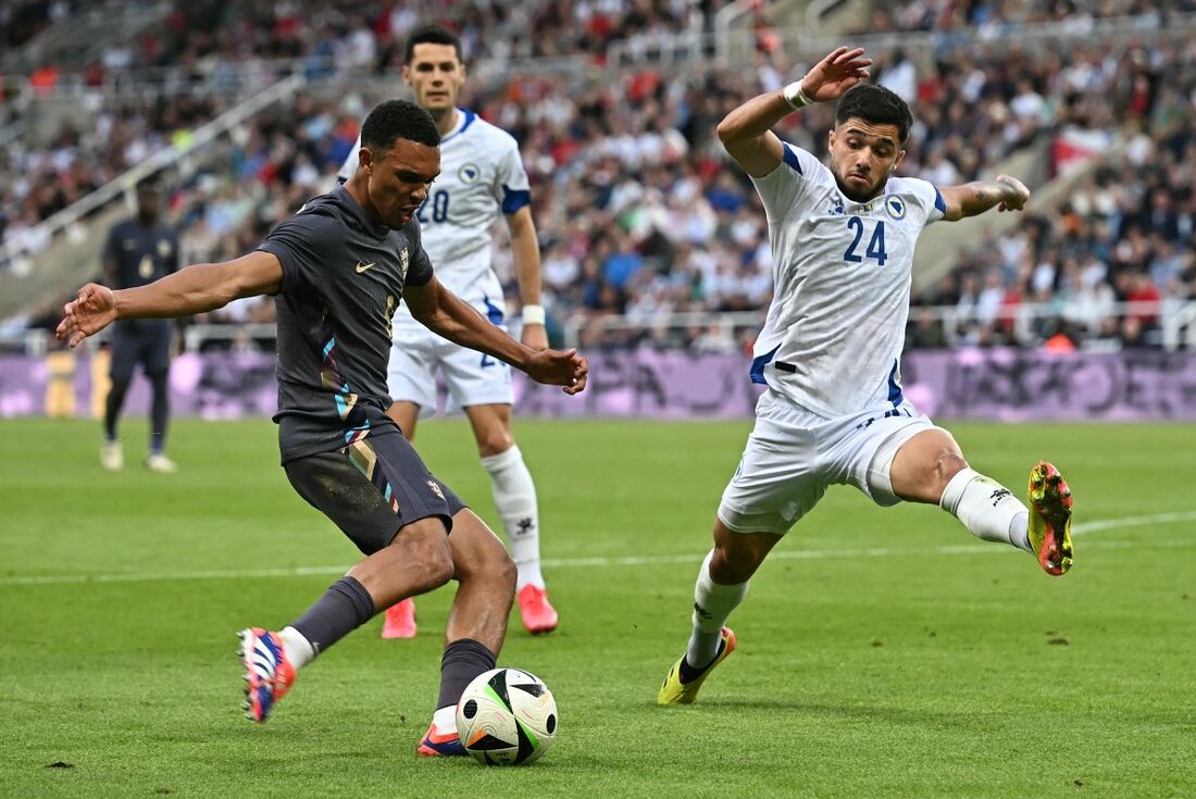 Arnold foi o autor do segundo gol da Inglaterra