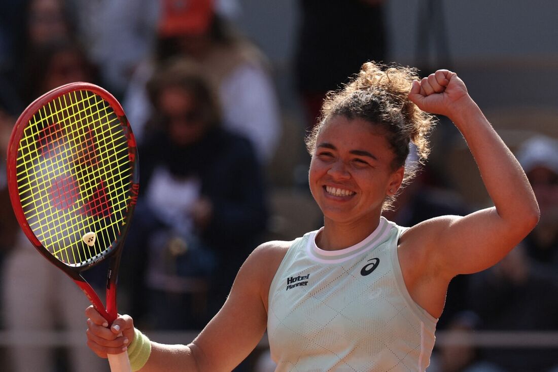 A italiana Jasmine Paolini comemora após avançar à final de Roland Garros