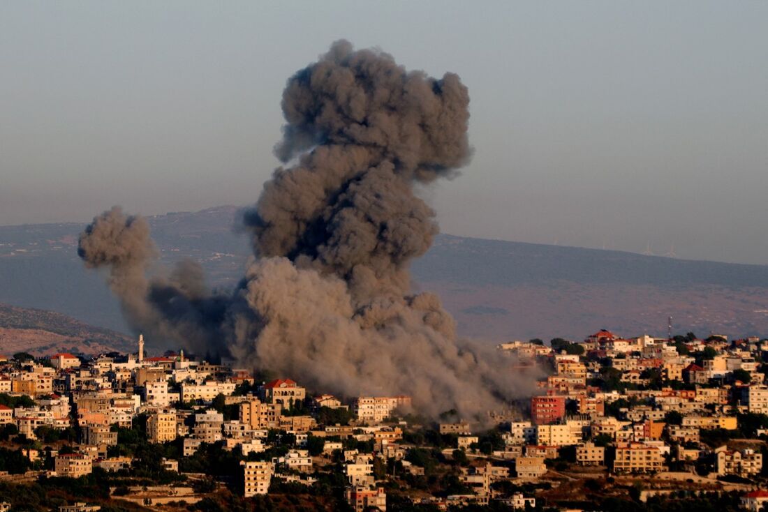 Israel bombardeia território palestino