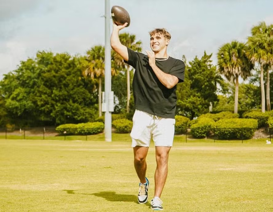 Potencial primeiro quarterback brasileiro da NFL, Davi Belfort chega nesta temporada à universidade 