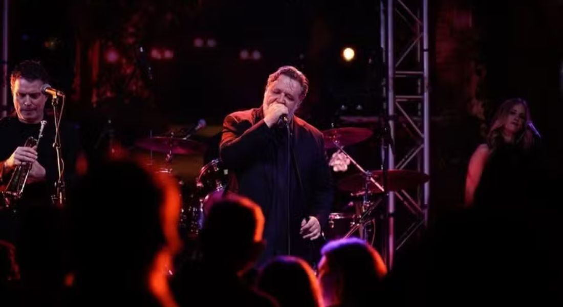 O ator Russell Crowe é vocalista da banda Indoor Garden Party 