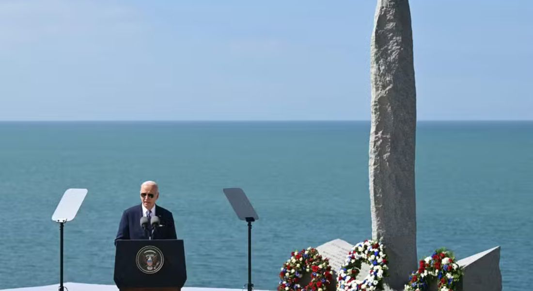  Joe Biden faz discurso em Pointe du Hoc, na Normandia