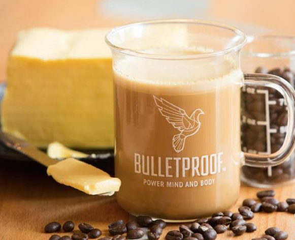 Café Bulletproof é feito com café, leitem óleo de coco e manteiga orgânica