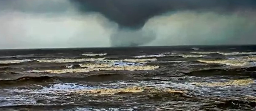 Tempestade Alberto tocou o solo perto da cidade de Tampico, estado de Tamaulipas, antes de se degradar para uma depressão tropical