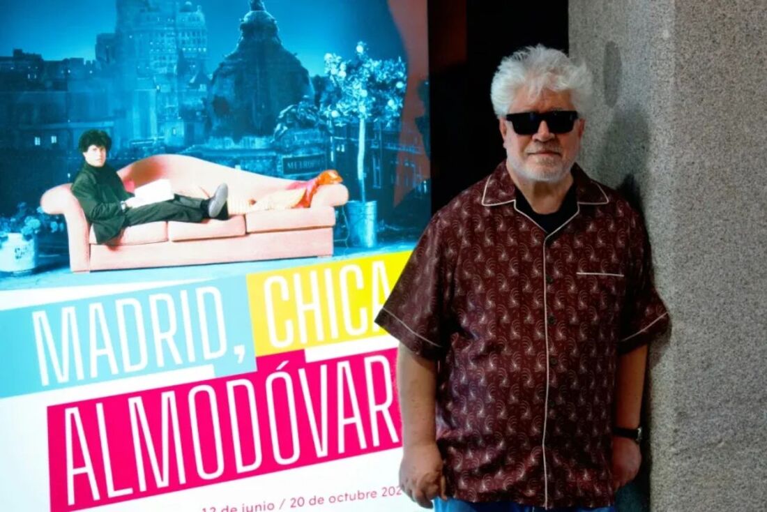 A exposição conta com 200 fotos dos 23 filmes de Almodóvar e de seus arquivos pessoais