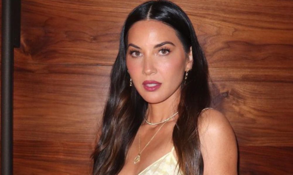 Olivia Munn. de 43 anos, revelou um diagnóstico de câncer de mama em março deste ano